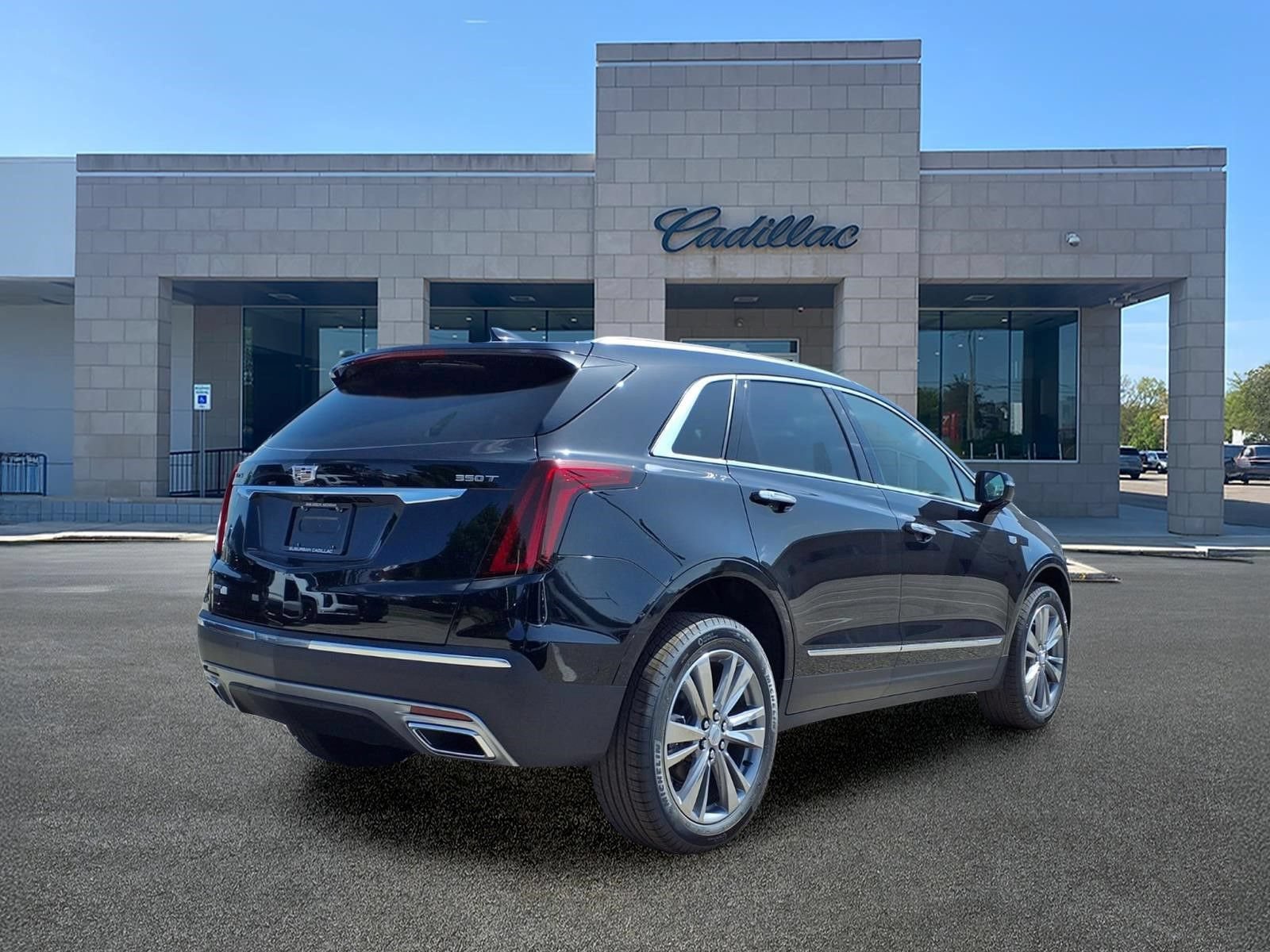 New 2026 Cadillac XT5 Premium Luxury w/ LPO, Floor Liner Package AWD/4WD image 4