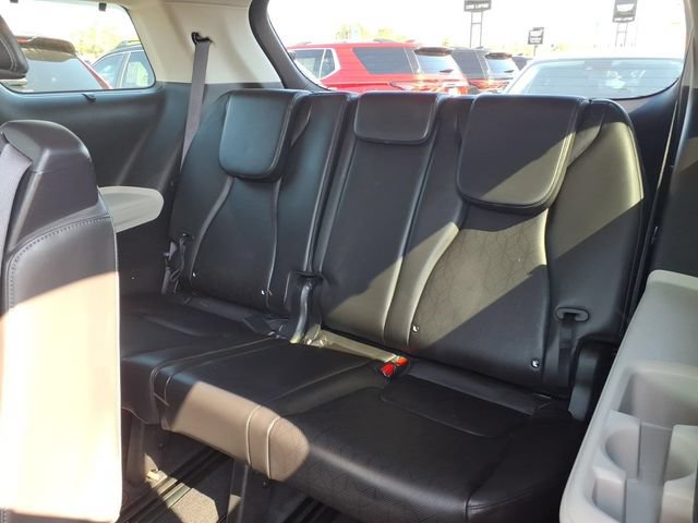 Used 2024 Kia Carnival EX FWD image 13