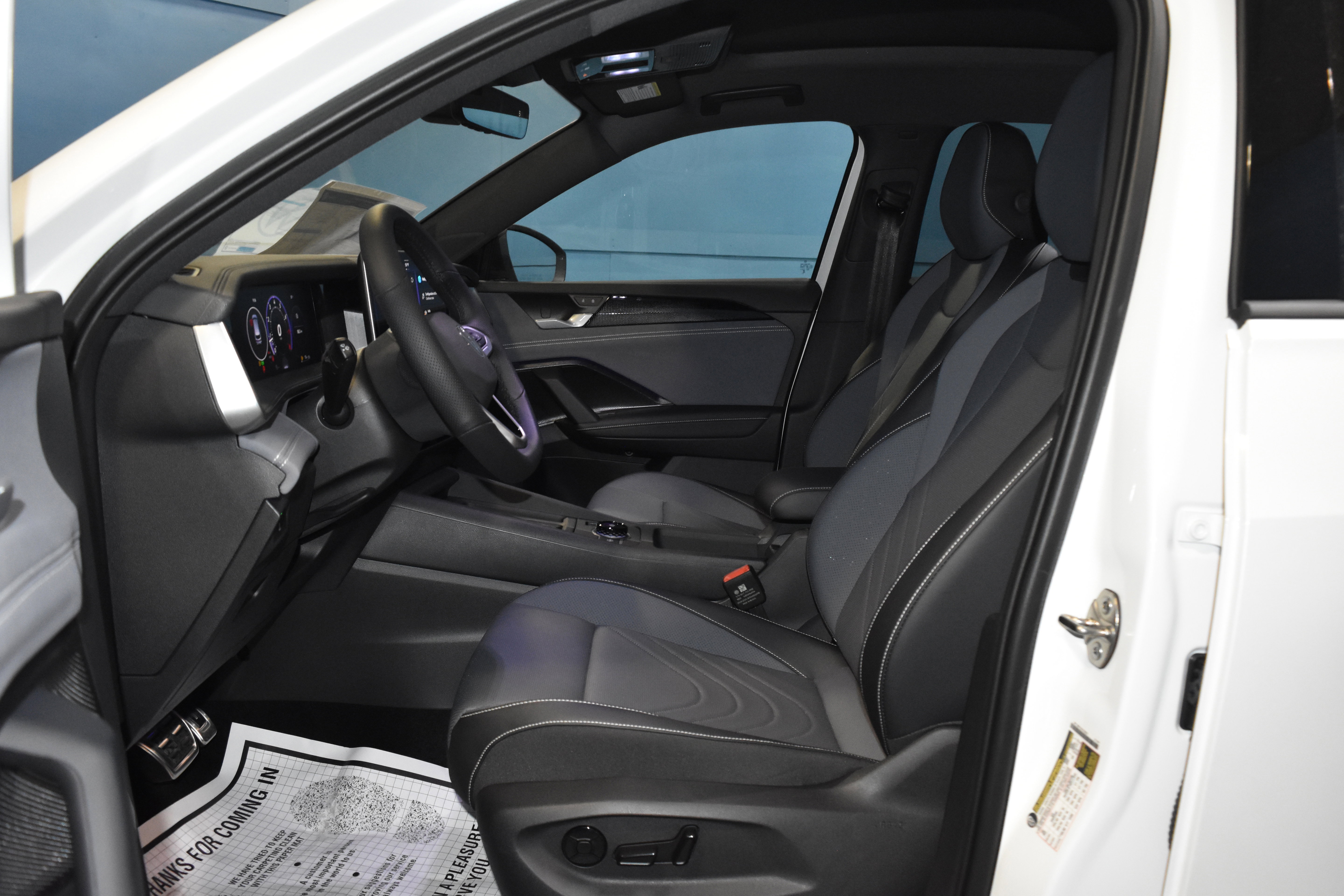 New 2026 Volkswagen Tiguan SE R-Line image 7