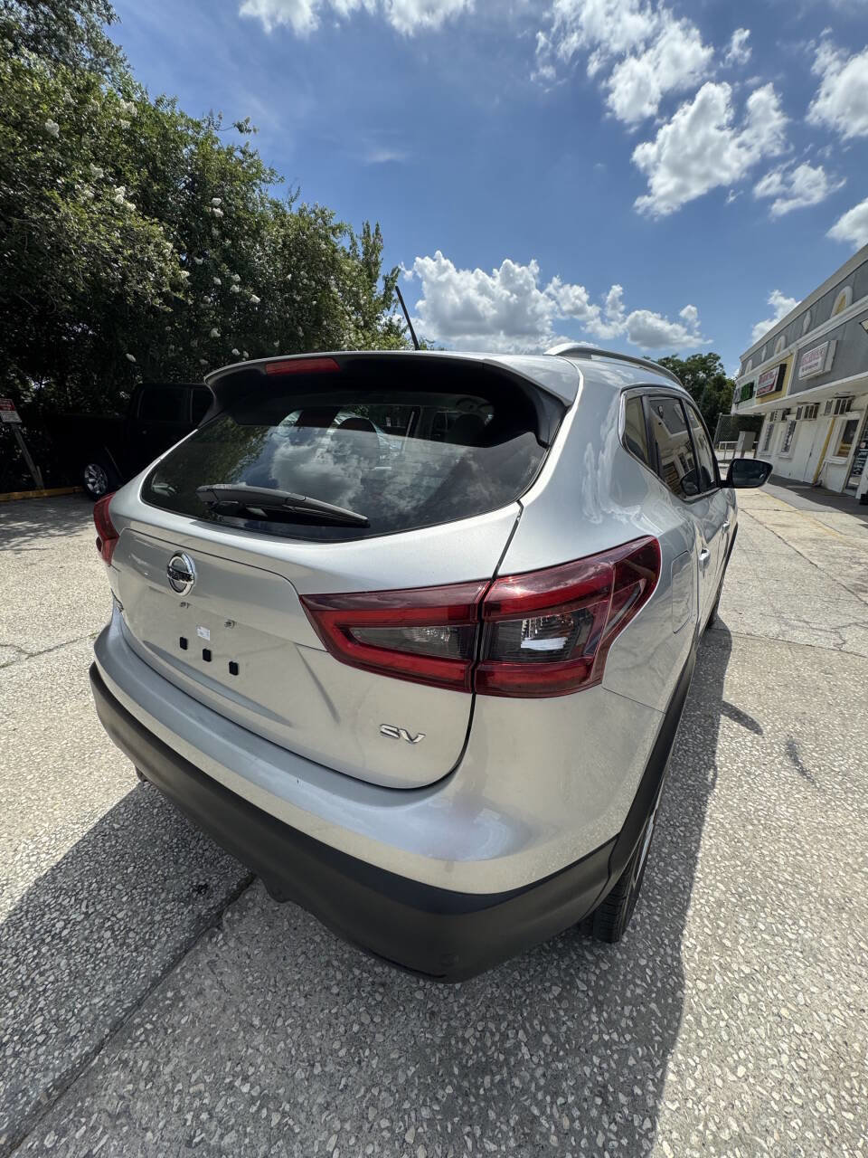 Used 2020 Nissan Rogue Sport SV FWD image 3