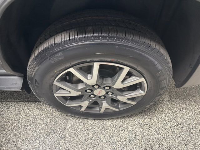 Used 2023 GMC Acadia SLE w/ Driver Convenience Package image 16