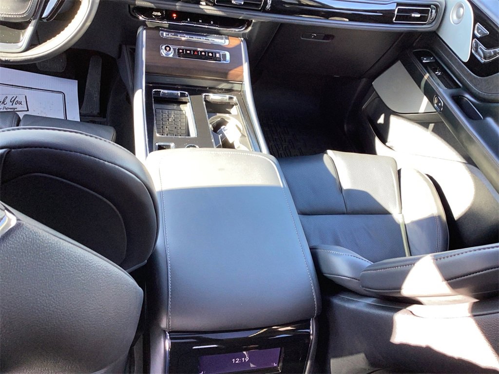 Used 2025 Lincoln Aviator Reserve w/ Equipment Group 201A image 15