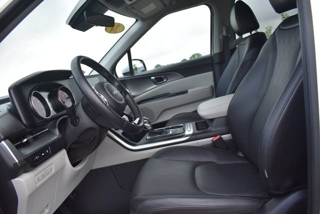 Used 2024 Kia Carnival LX FWD image 20