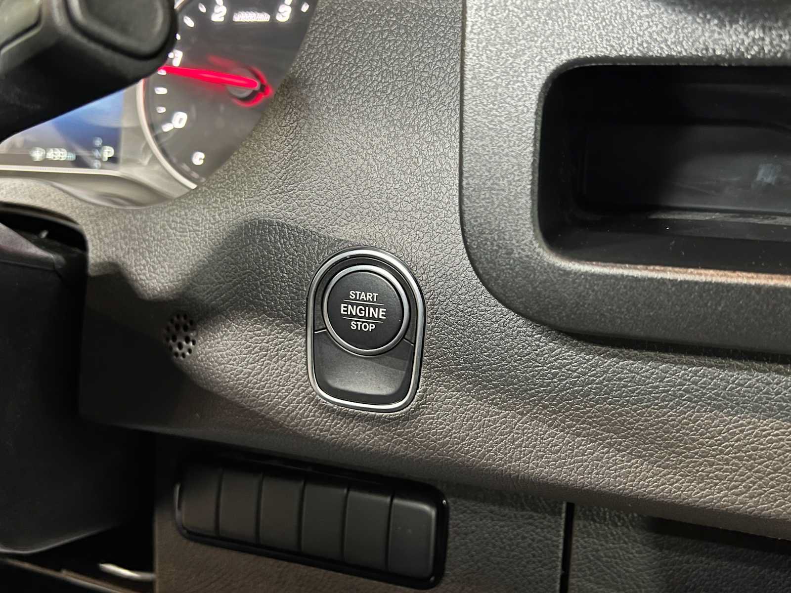 Used 2025 Mercedes-Benz Sprinter 2500 image 28