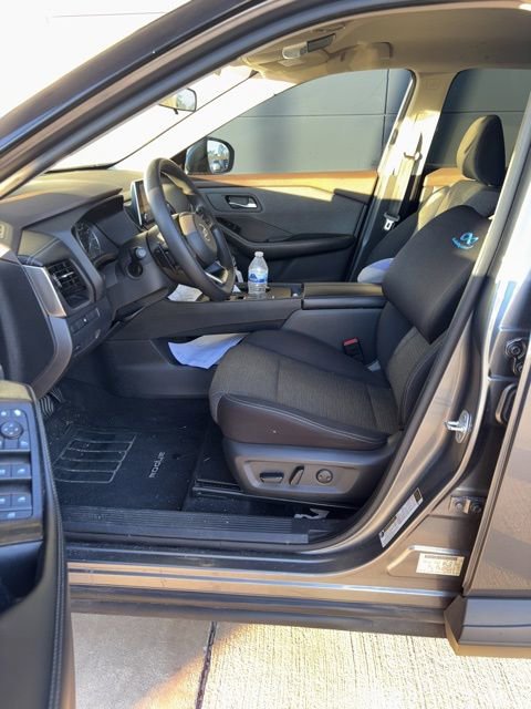 Used 2021 Nissan Rogue SV image 11