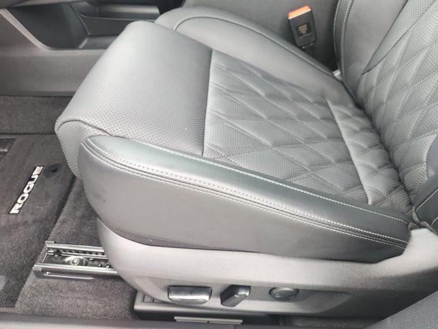 Used 2024 Nissan Rogue Platinum w/ Platinum Premium Package FWD image 19