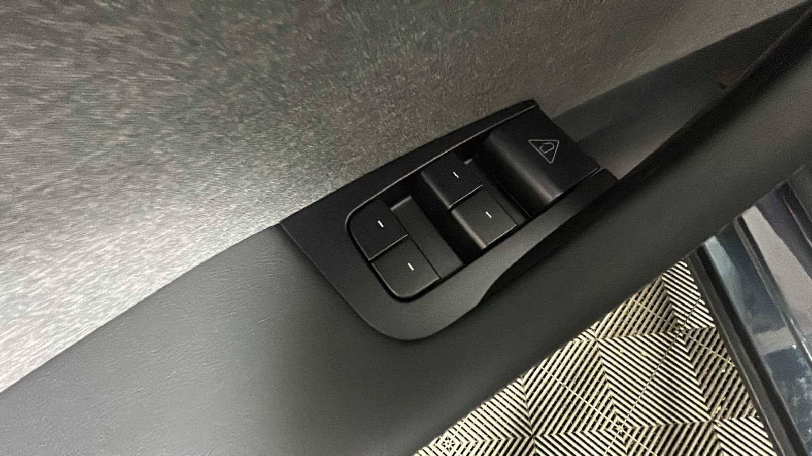 Used 2026 Tesla Model Y 2WD image 9