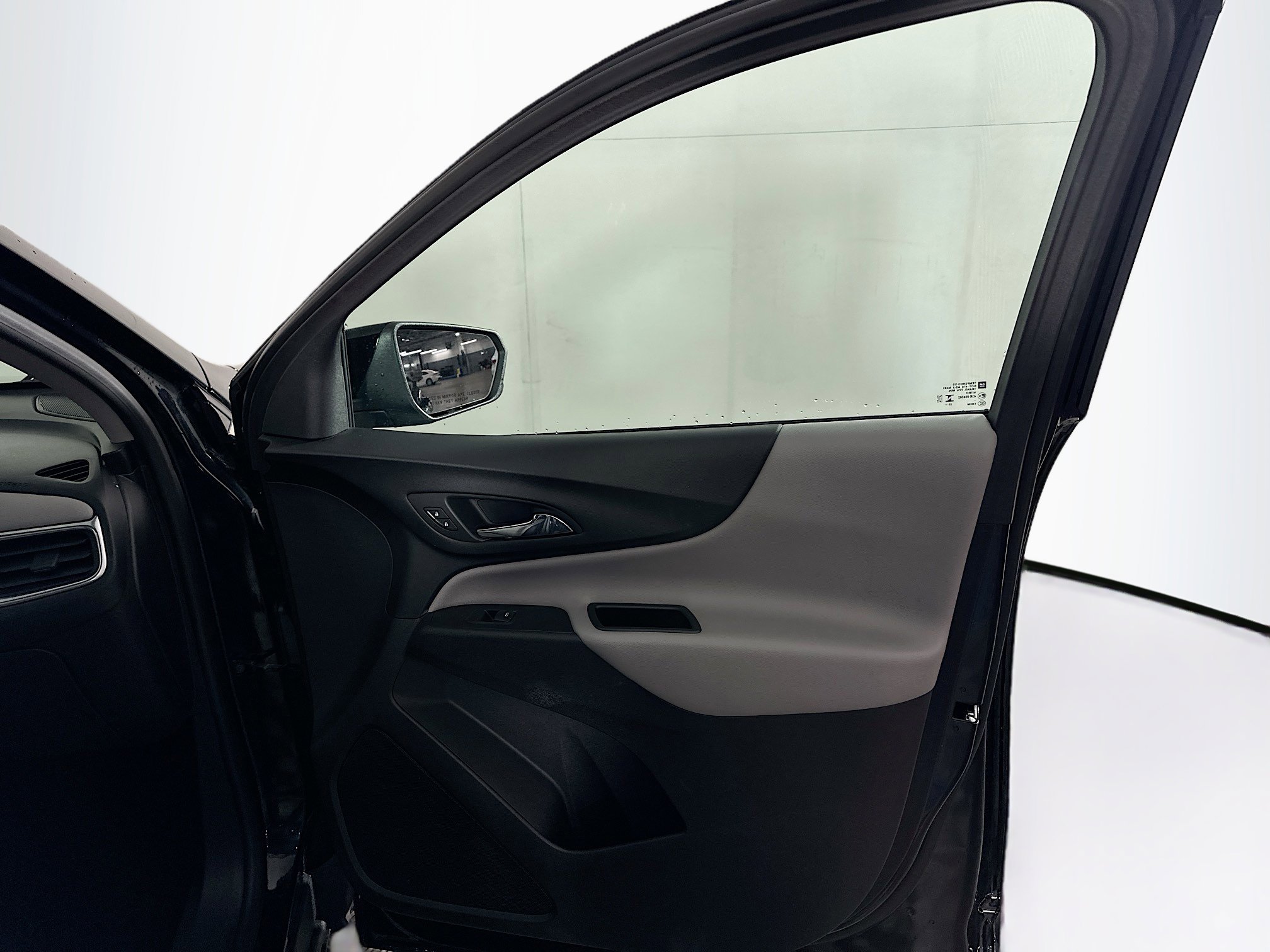 Used 2024 Chevrolet Equinox LT image 31