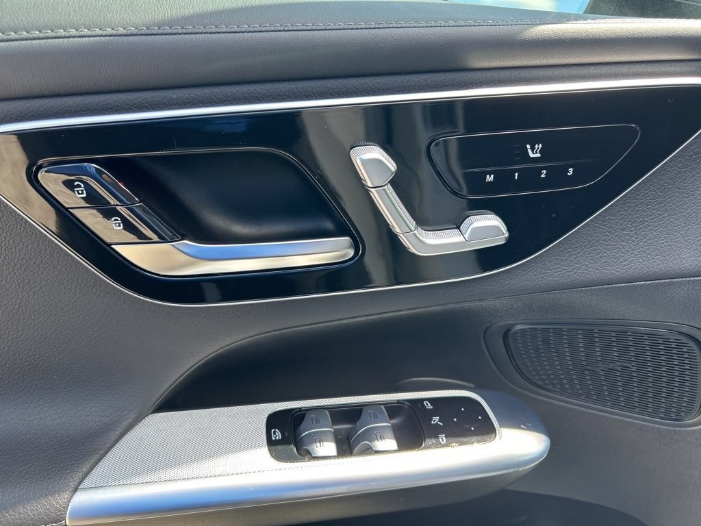 Used 2025 Mercedes-Benz GLC 300 4MATIC image 32