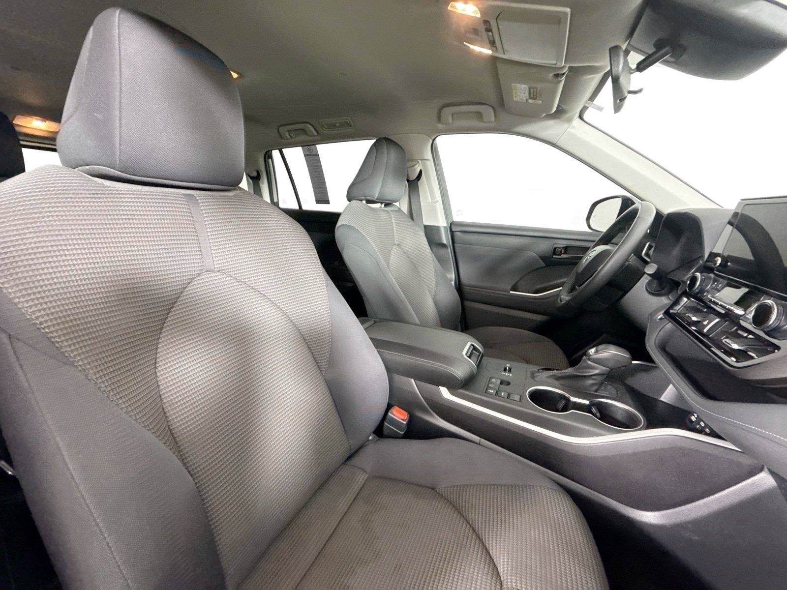 Used 2024 Toyota Highlander LE FWD image 40