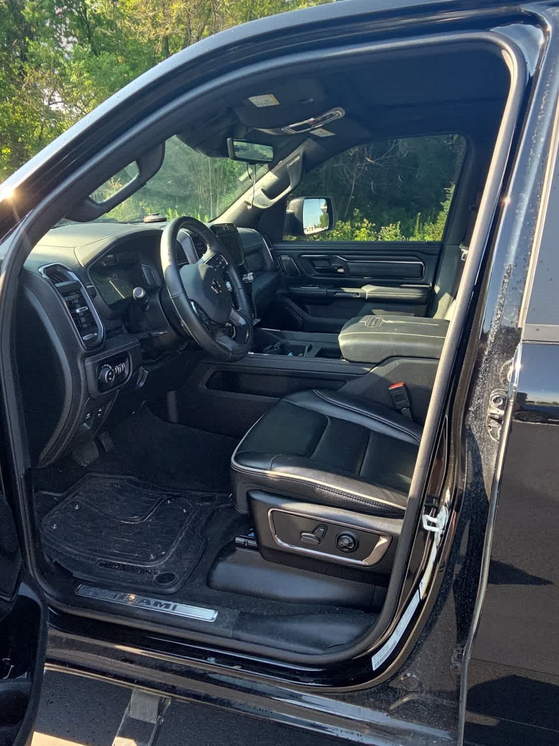 Used 2024 RAM 1500 Limited AWD/4WD image 5