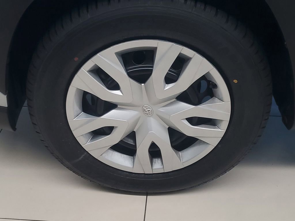 Certified 2022 Toyota Corolla Cross L image 4