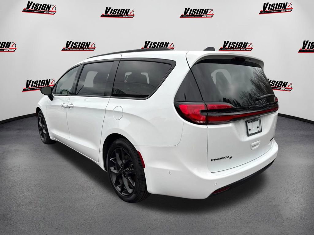 Used 2024 Chrysler Pacifica Limited w/ S Appearance Package image 7