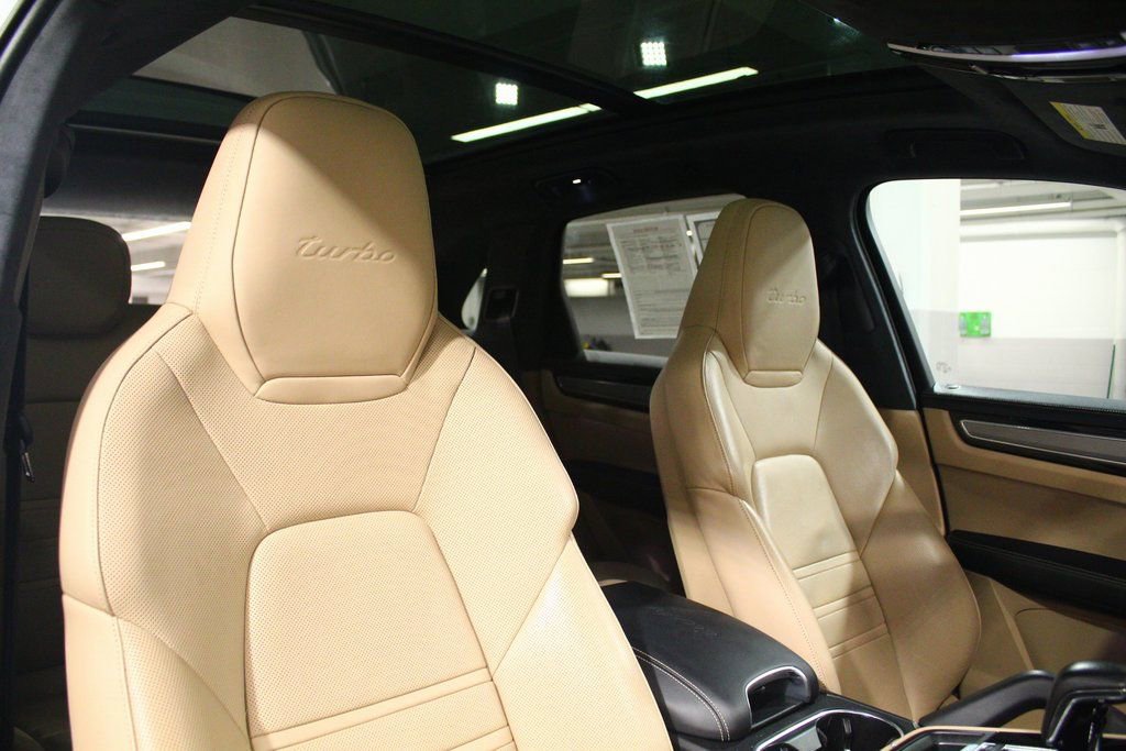 Used 2022 Porsche Cayenne Turbo image 22