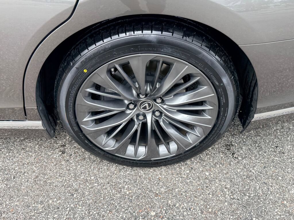 Used 2021 Lexus LS 500 w/ Accessory Package (Z2) image 9