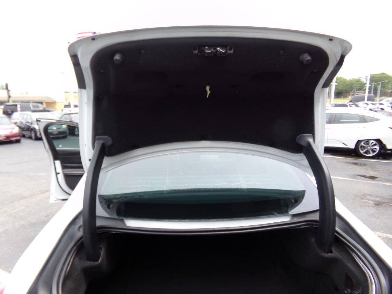Used 2016 Jaguar XF Premium RWD image 26