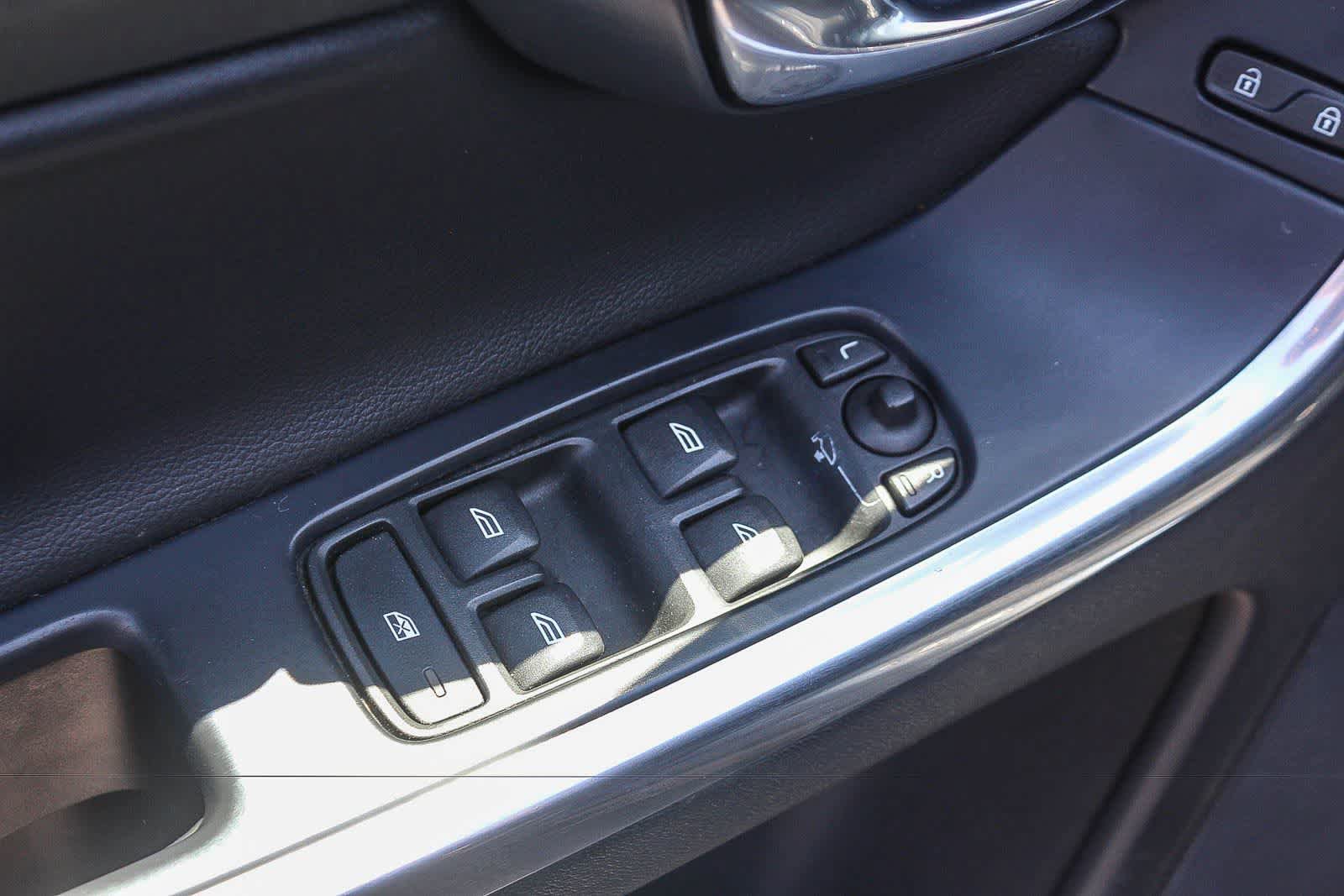 Used 2016 Volvo XC60 T5 Premier w/ Proximity Package FWD image 26