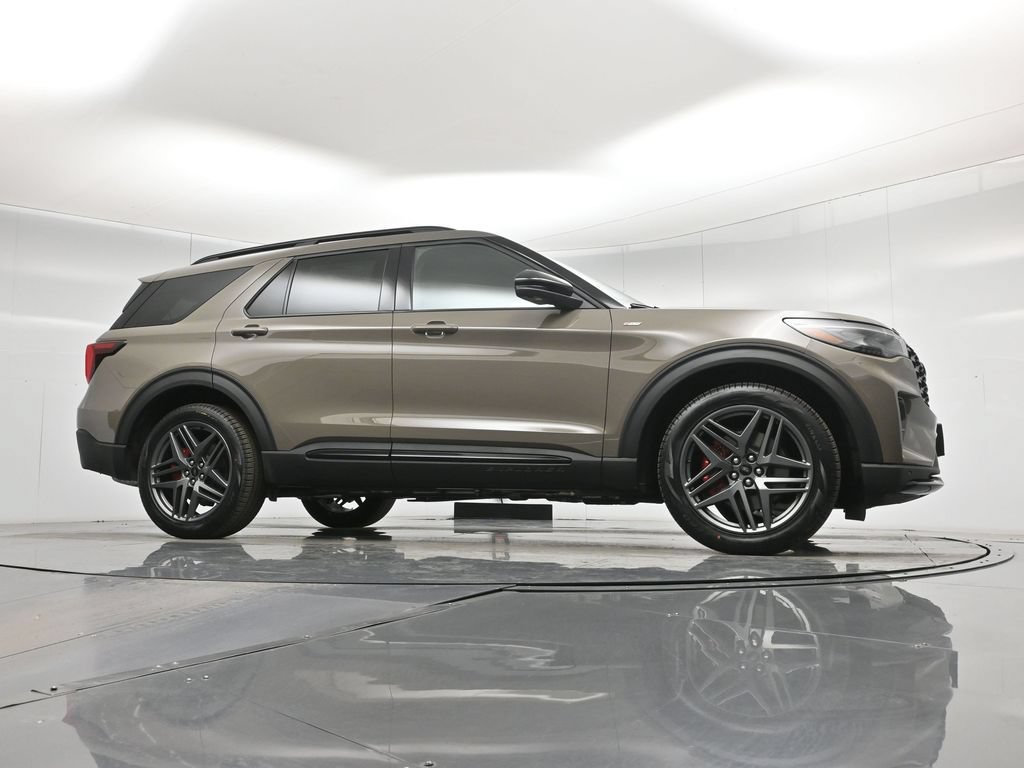 New 2026 Ford Explorer ST-Line w/ ST-Line Street Pack AWD/4WD image 3