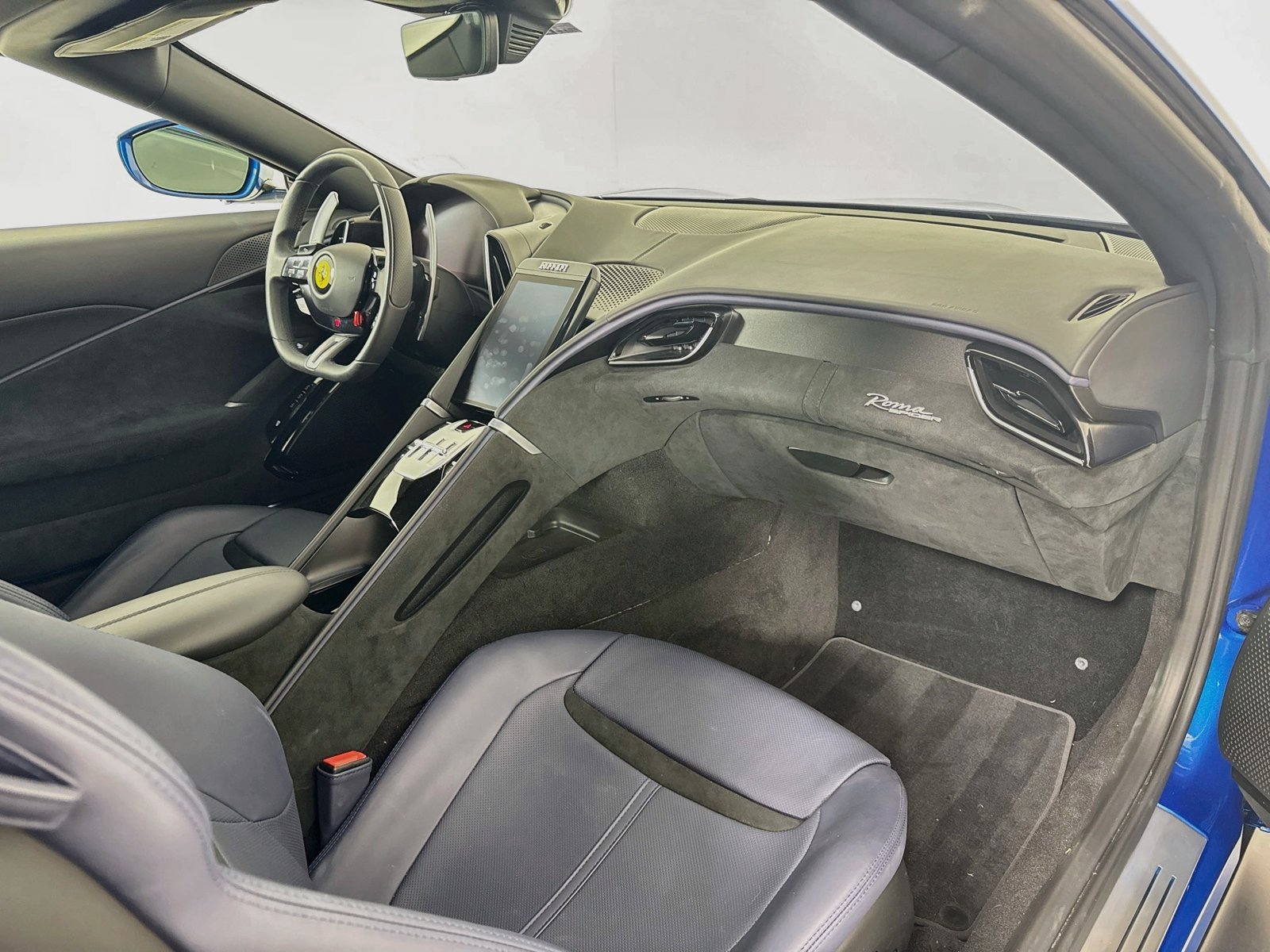 Used 2025 Ferrari Roma Spider RWD image 9
