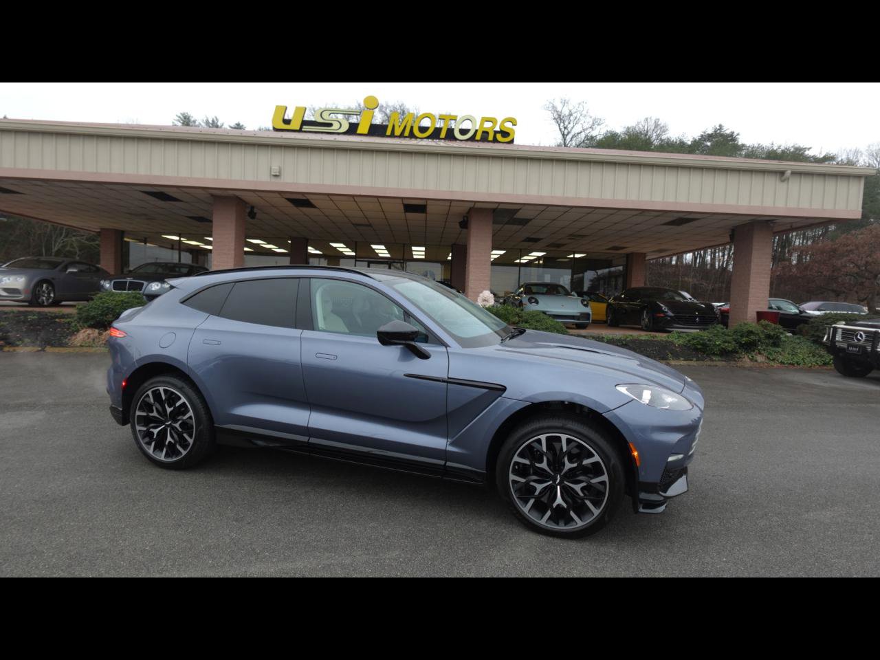 Used 2024 Aston Martin DBX 707 image 1