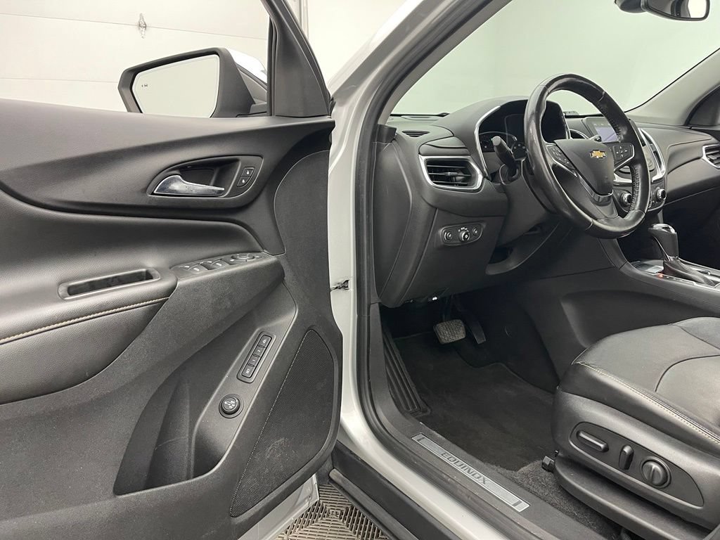 Used 2020 Chevrolet Equinox Premier FWD image 16