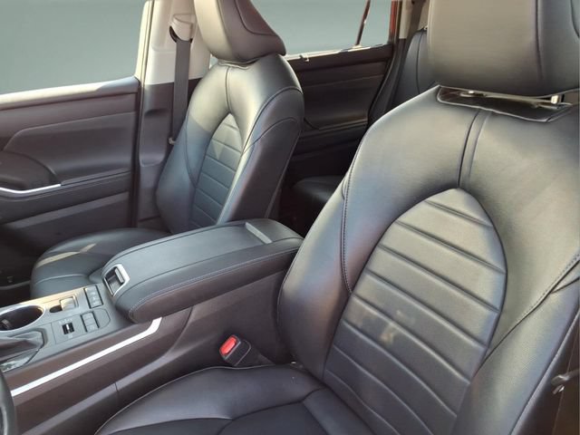 Used 2022 Toyota Highlander XLE AWD/4WD image 14