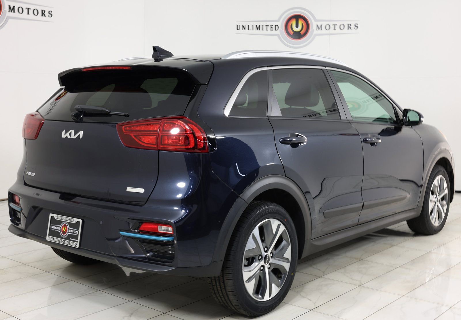Used 2022 Kia Niro EX Premium w/ Cold Weather Package image 3