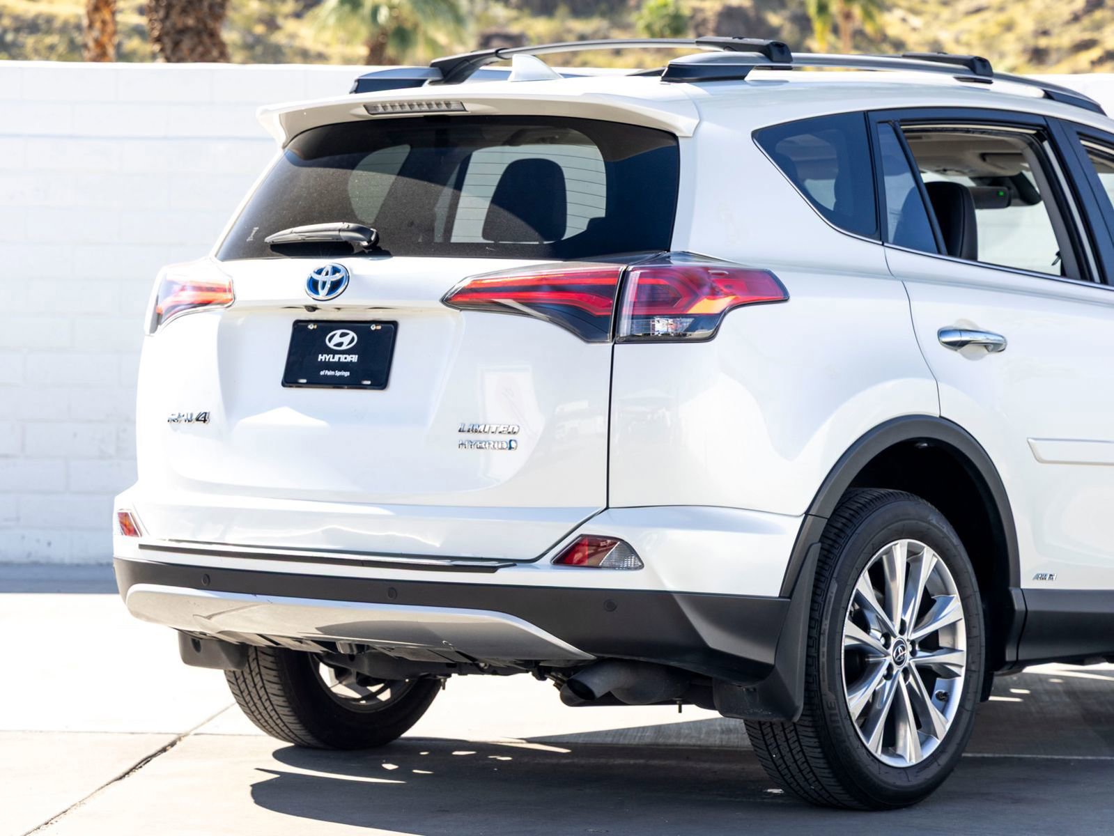 Used 2018 Toyota RAV4 Limited w/ Advanced Technology Package image 11