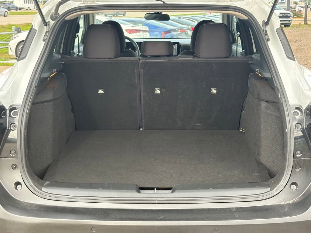 Used 2025 Nissan Kicks SV AWD/4WD image 15