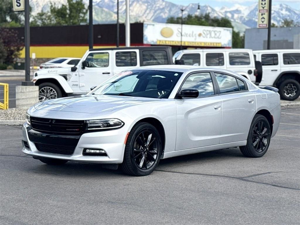 Used 2020 Dodge Charger SXT w/ Blacktop Package AWD/4WD image 3