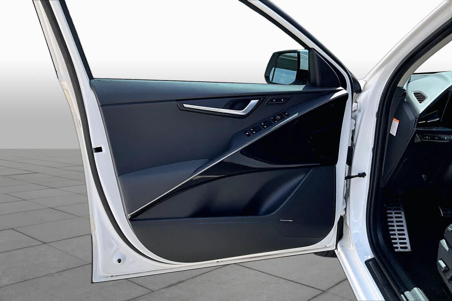 Certified 2023 Kia Niro Wave FWD image 19