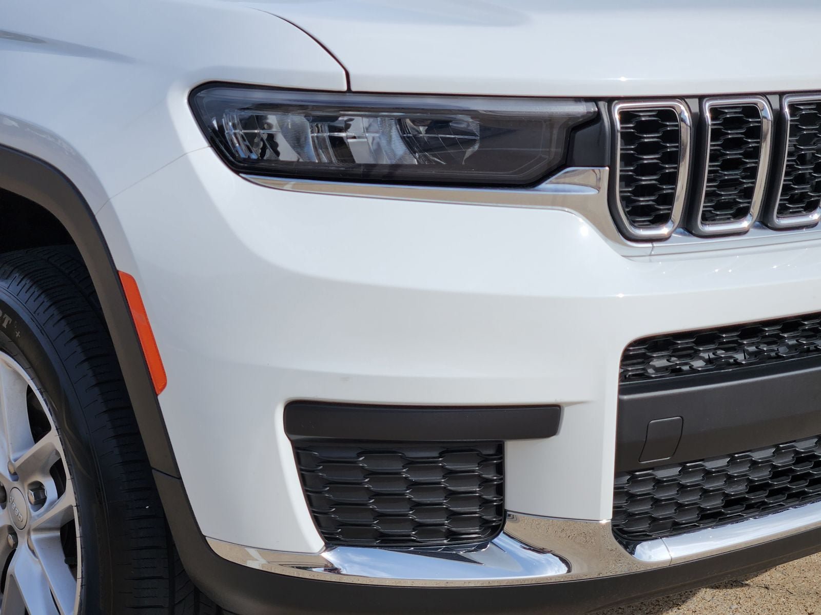 Used 2023 Jeep Grand Cherokee L Laredo w/ Luxury Tech Group I AWD/4WD image 9