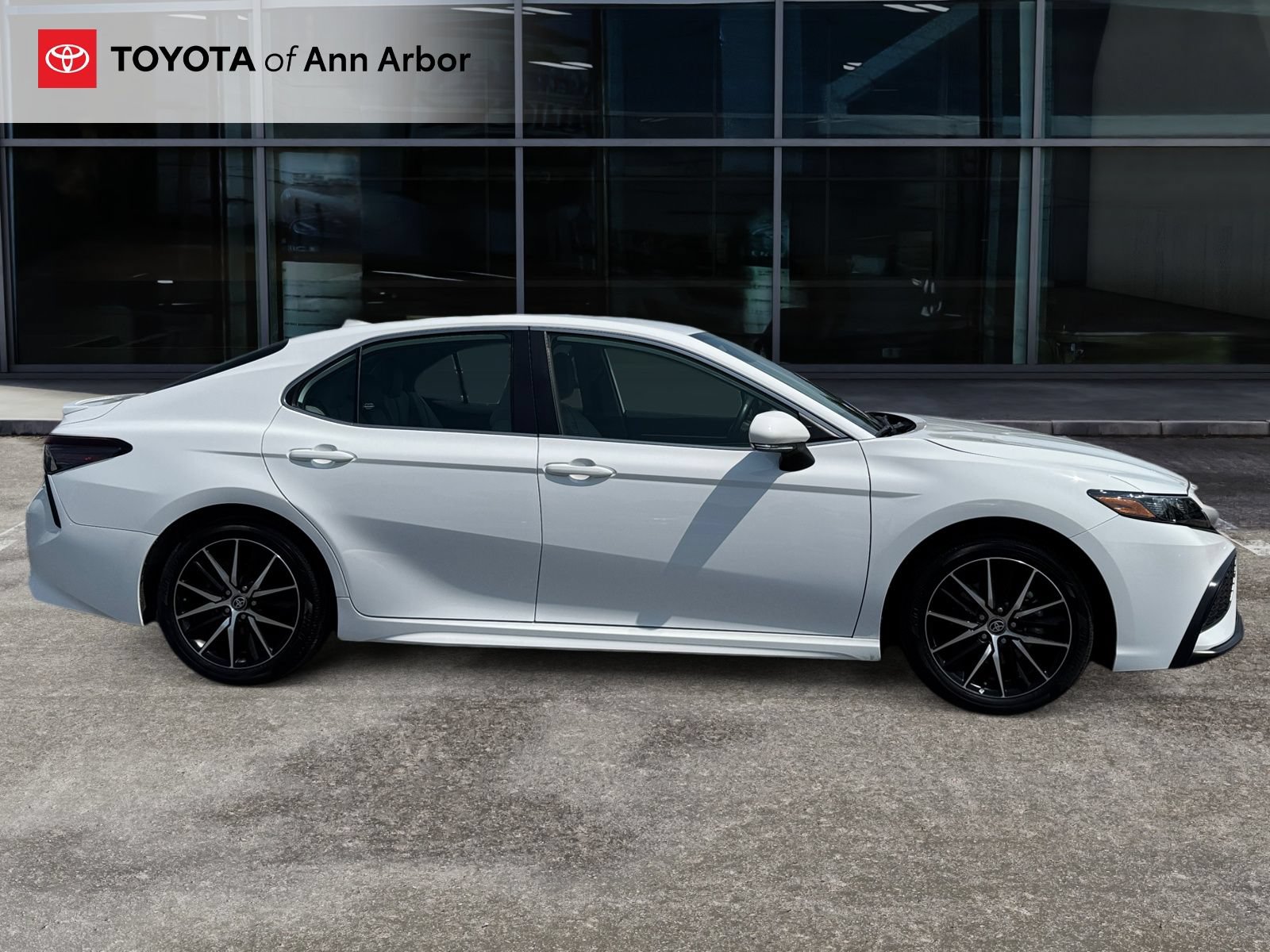 Used 2024 Toyota Camry SE FWD image 10