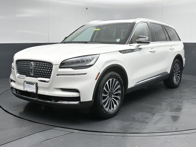 Used 2023 Lincoln Aviator AWD w/ Premium Package image 3