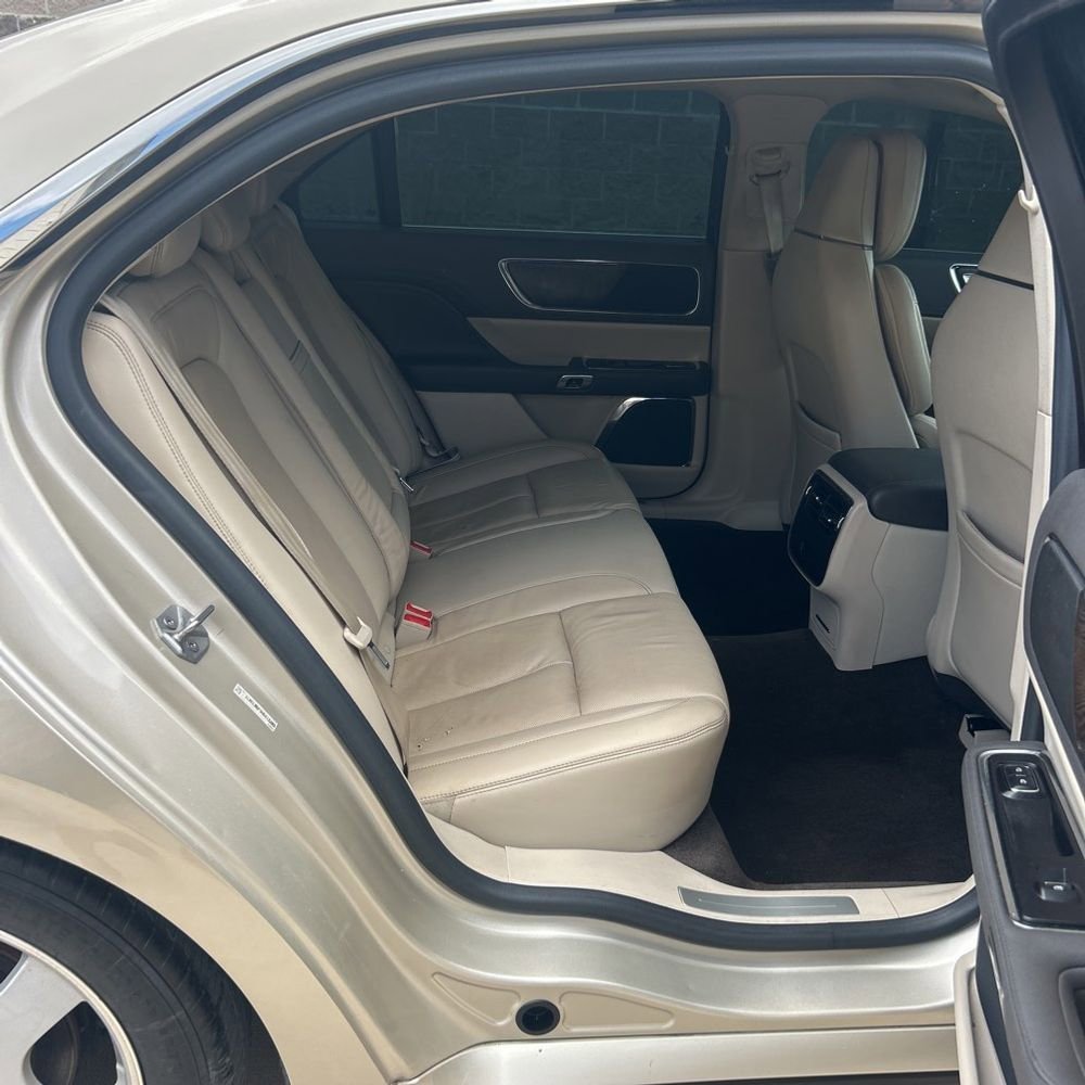 Used 2017 Lincoln Continental Select w/ Climate Package image 11