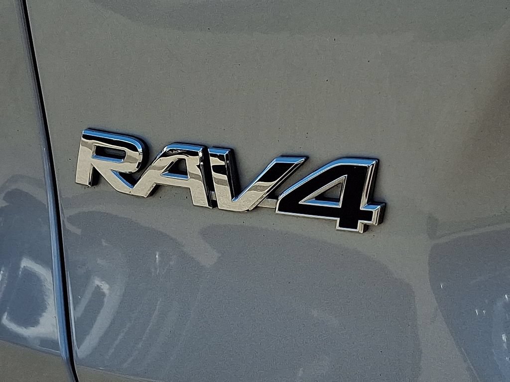 Used 2019 Toyota RAV4 XLE Premium w/ Cold Weather Package AWD/4WD image 30