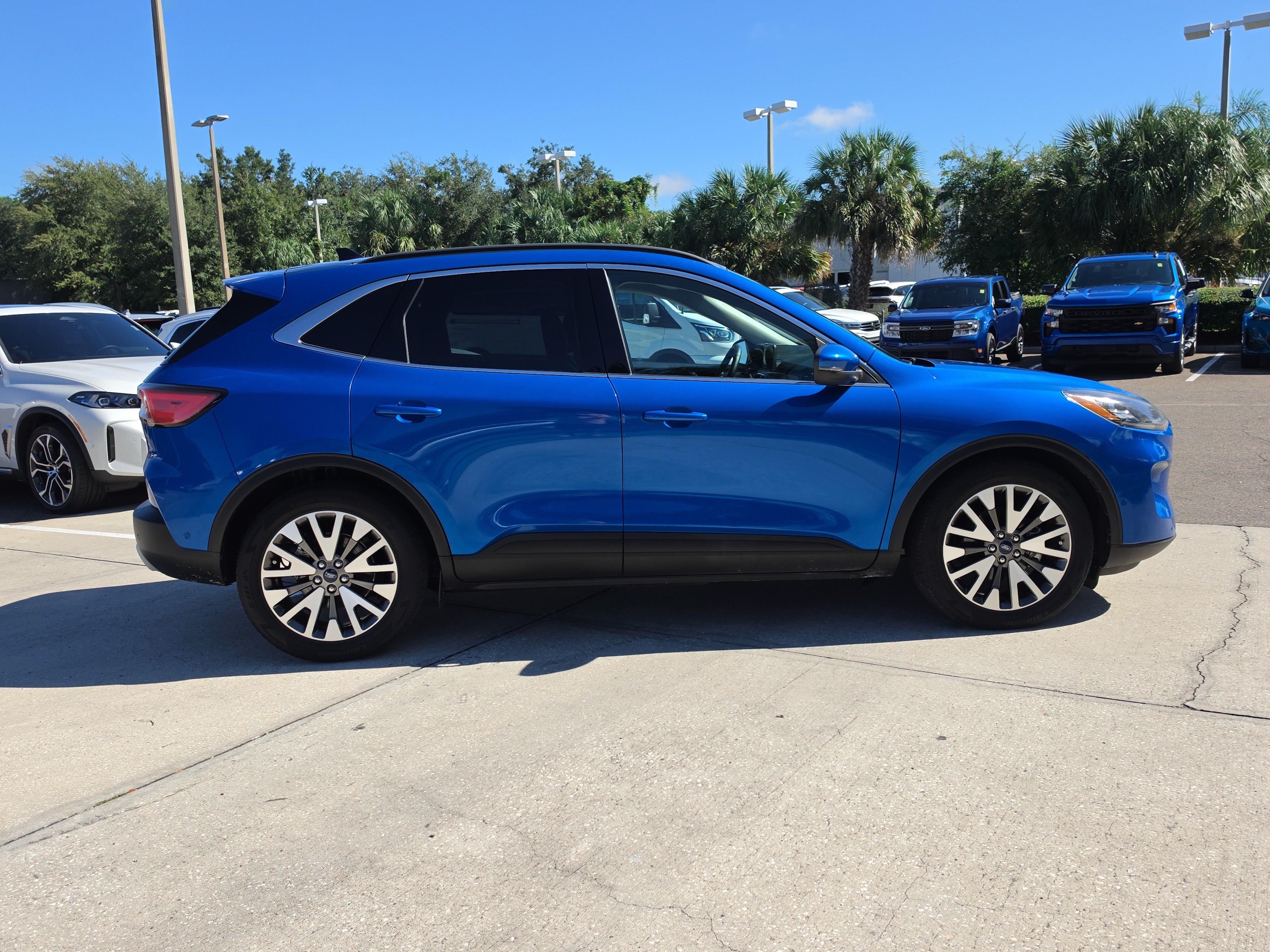 Used 2020 Ford Escape Titanium FWD image 9
