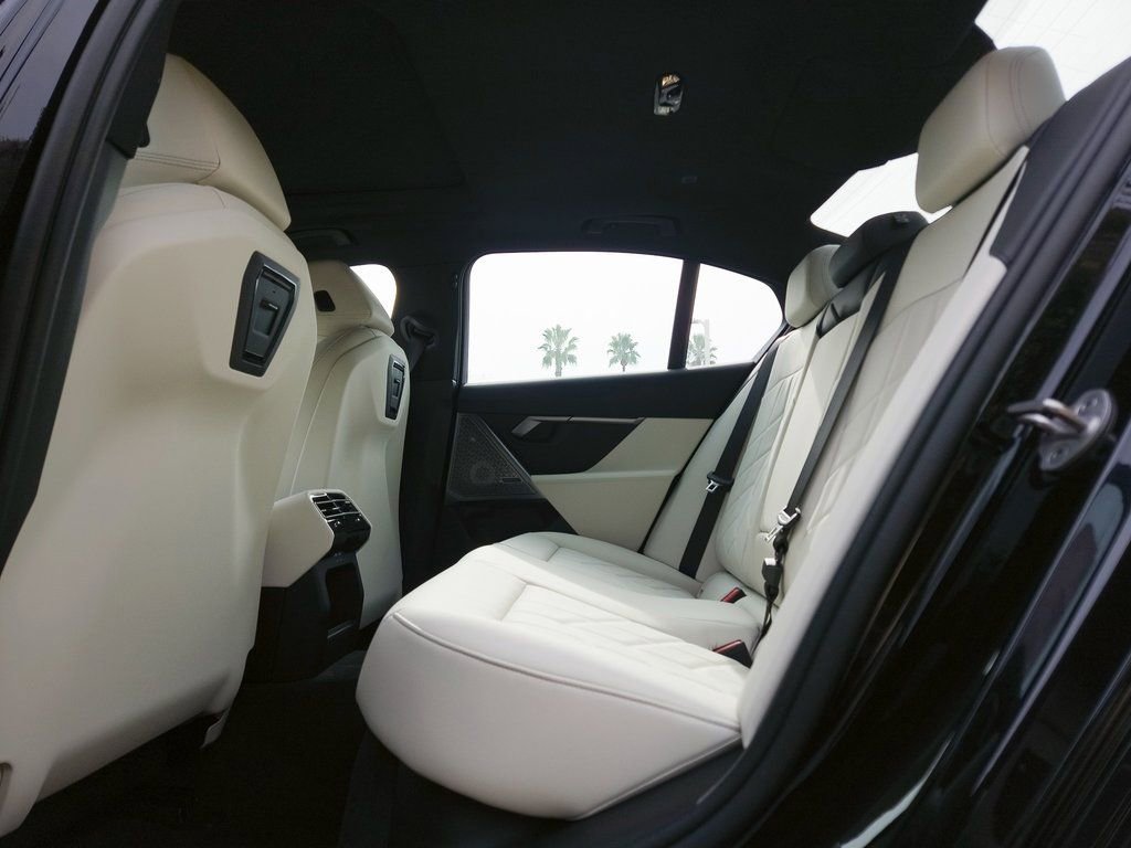 New 2026 BMW 530i xDrive w/ M Sport Package image 17