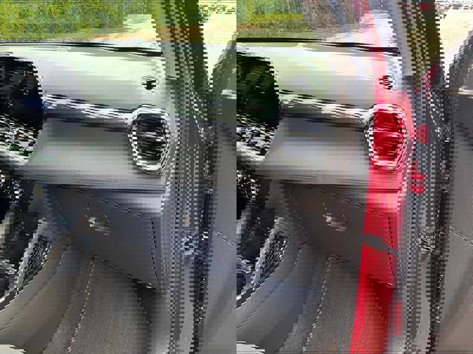 Used 2025 Chevrolet TrailBlazer LT w/ Convenience Package AWD/4WD image 18