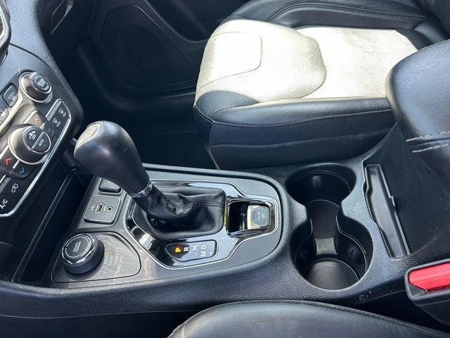 Used 2019 Jeep Cherokee Limited w/ Technology Group AWD/4WD image 19