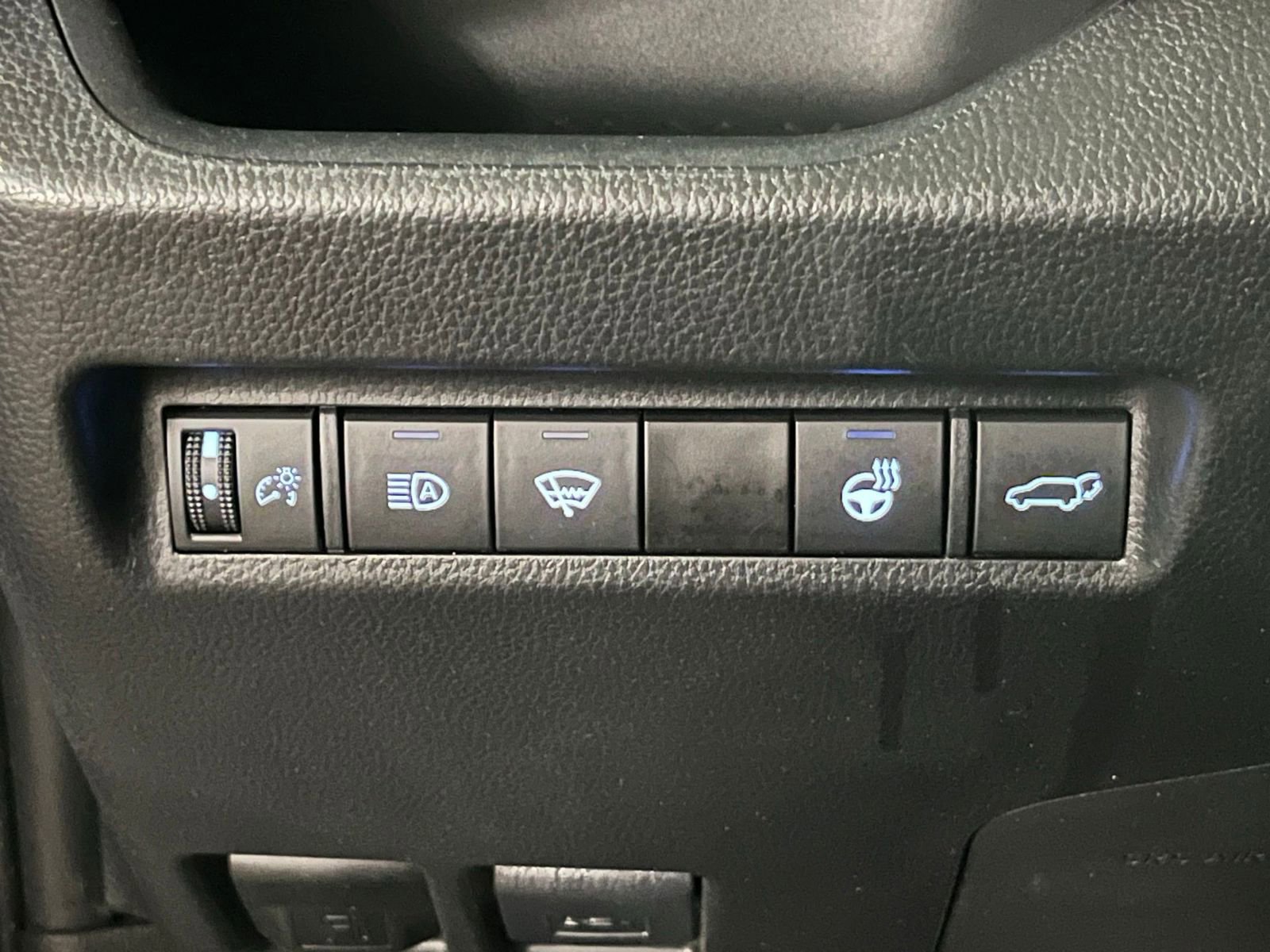 Used 2022 Toyota RAV4 XLE w/ Convenience Package AWD/4WD image 30