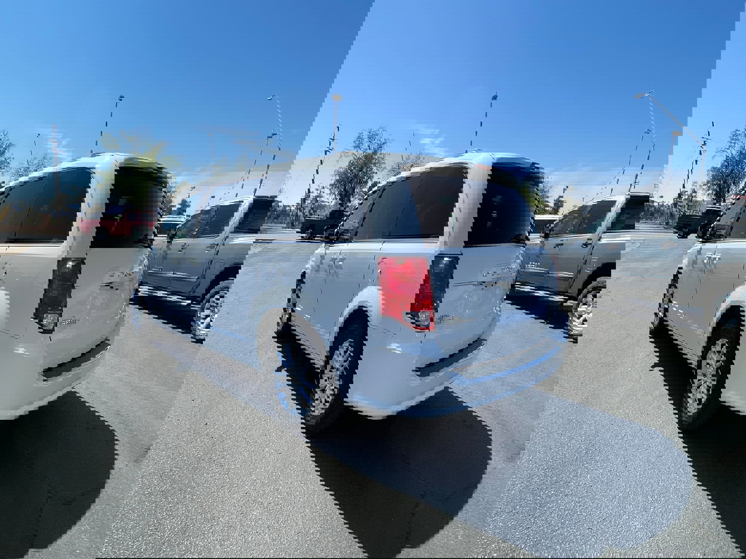 Used 2018 Dodge Grand Caravan SXT image 3