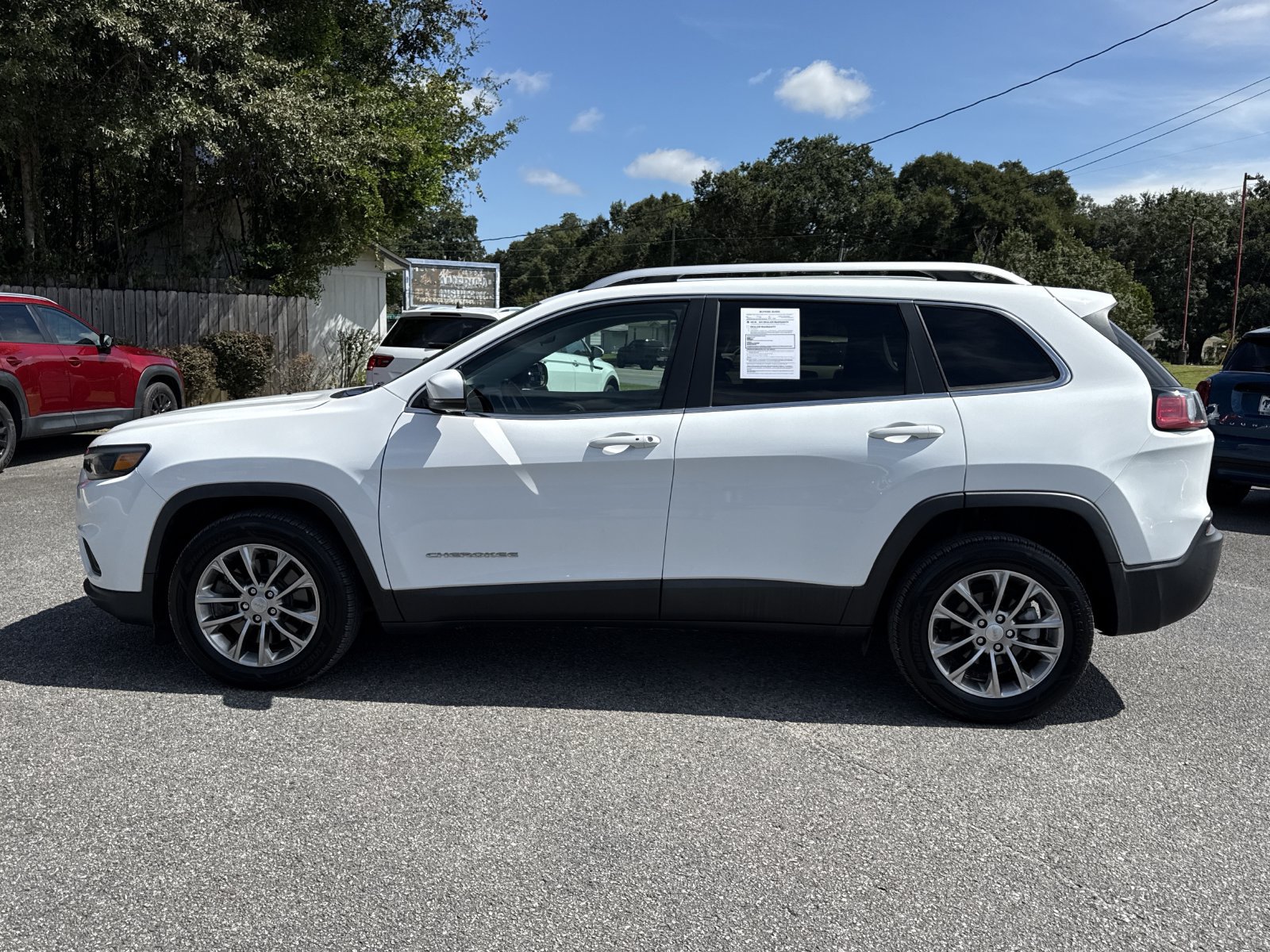 Used 2021 Jeep Cherokee Latitude Plus FWD image 2