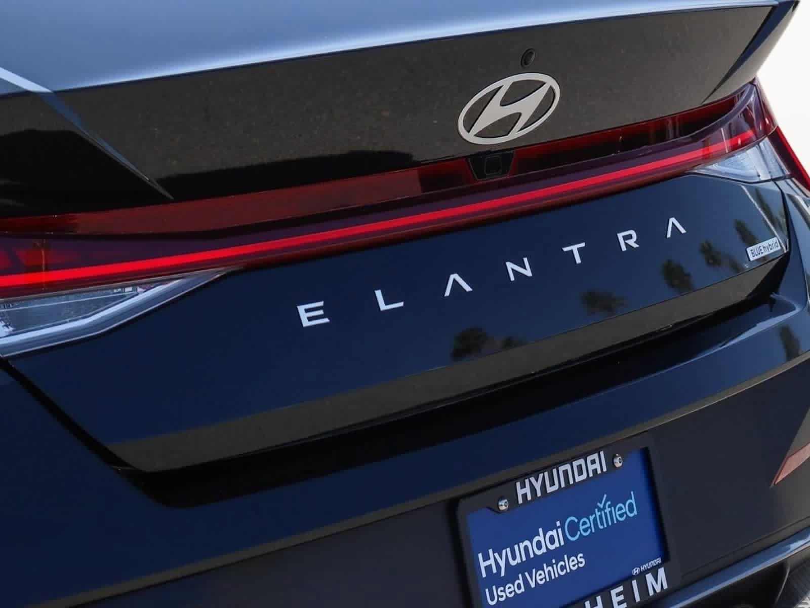 Used 2025 Hyundai Elantra Hybrid FWD image 12