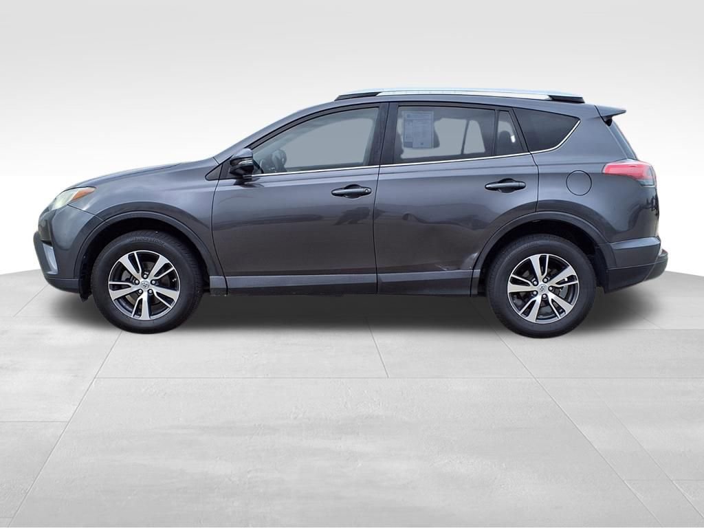 Used 2018 Toyota RAV4 XLE image 2