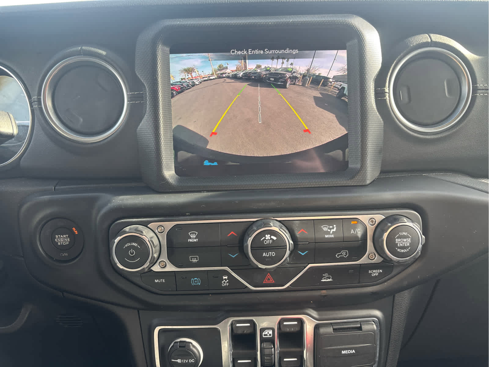 Used 2023 Jeep Wrangler Sahara image 16