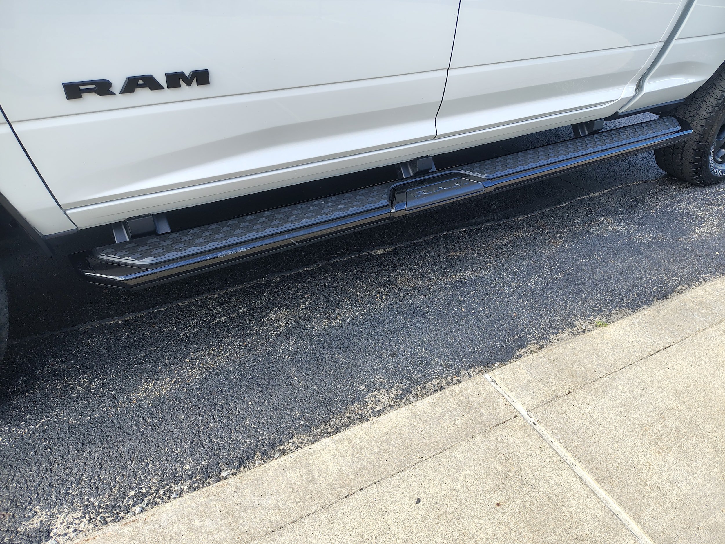 Certified 2025 RAM 2500 Big Horn AWD/4WD image 6