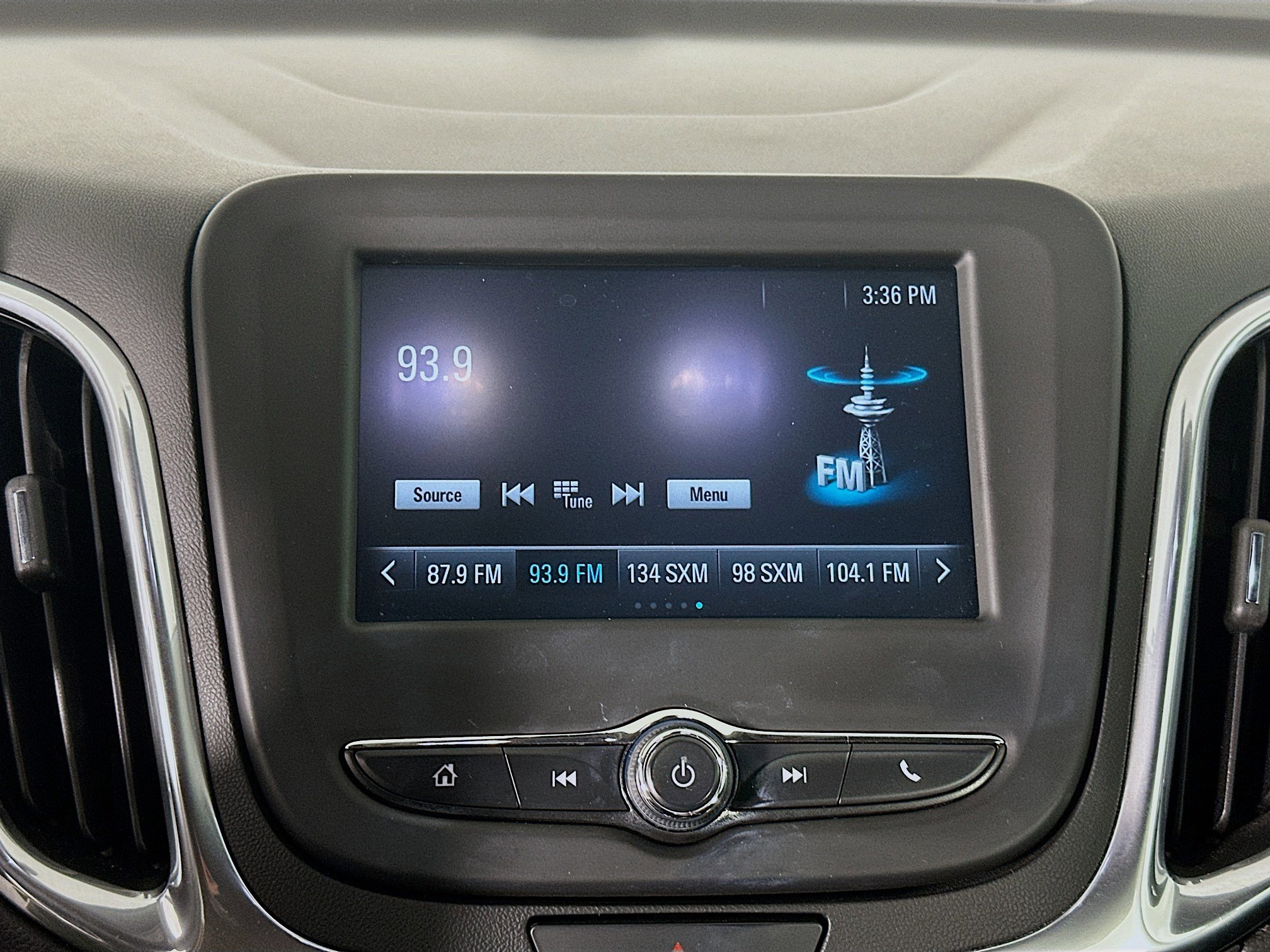 Used 2018 Chevrolet Equinox LT FWD image 19