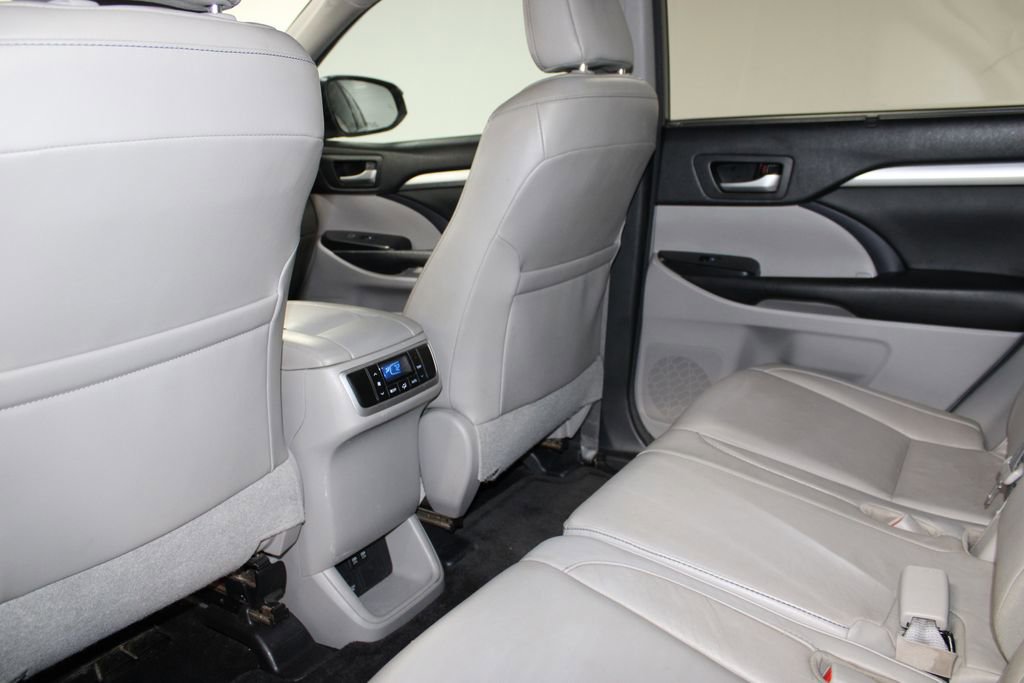 Used 2018 Toyota Highlander XLE FWD image 21