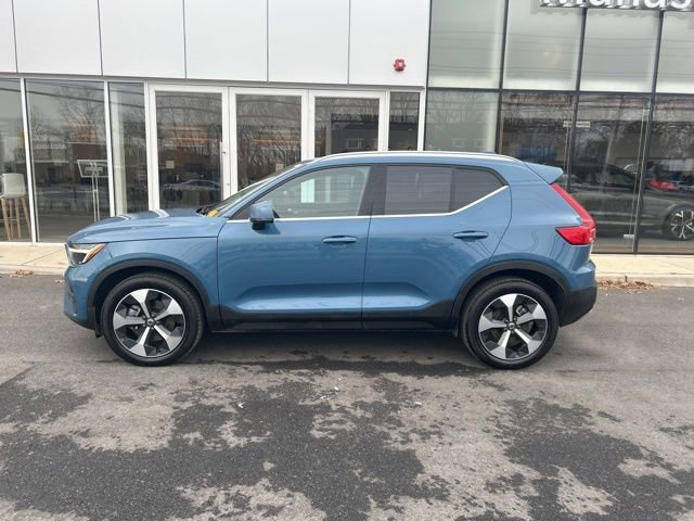 Certified 2025 Volvo XC40 B5 Plus image 2